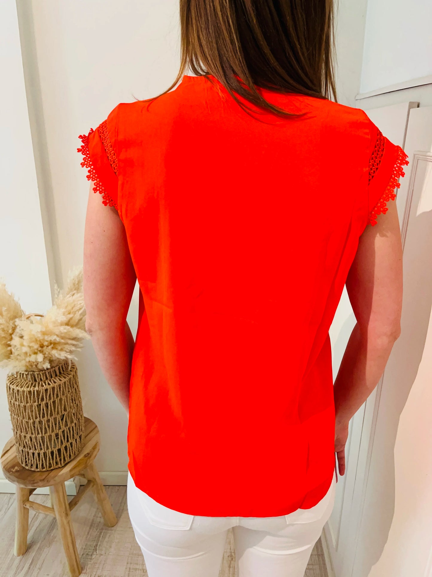 Blouse en guipure rouge