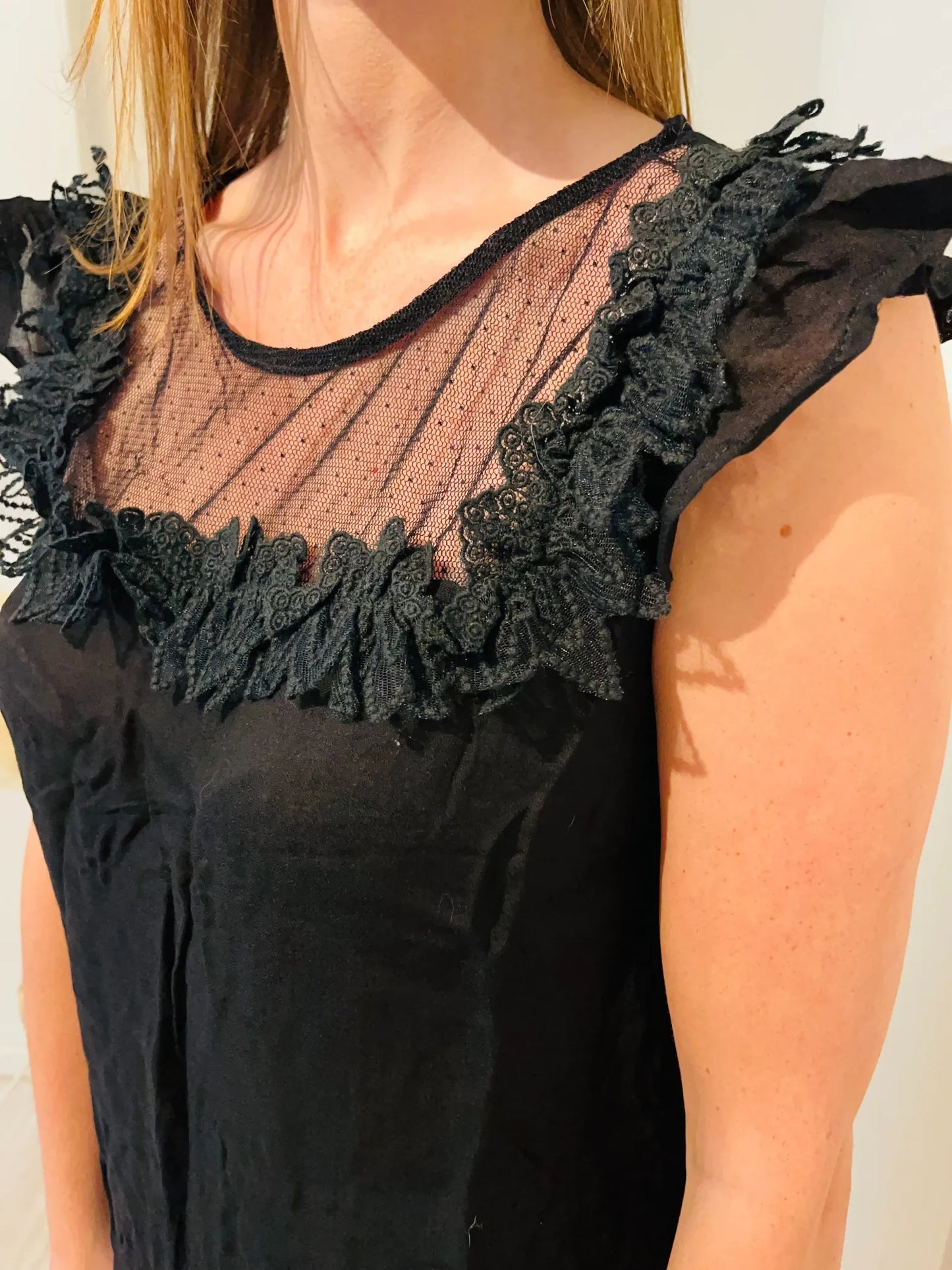Haut noir en tulle brodé et dentelle