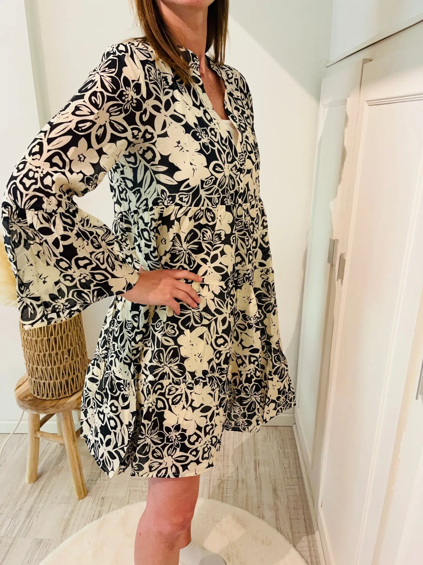 robe bleu foncé à fleur