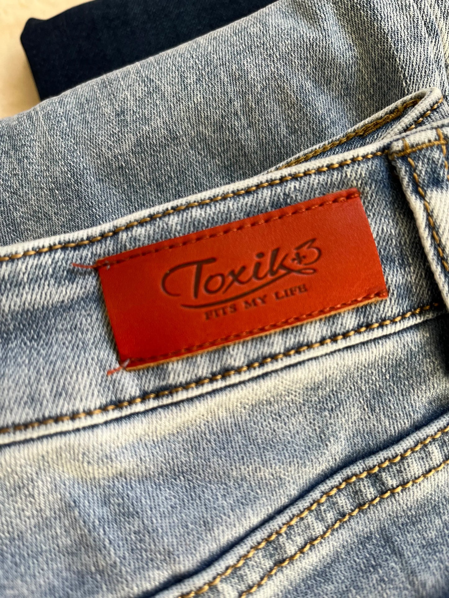 Jean slim Toxik3 avec strass