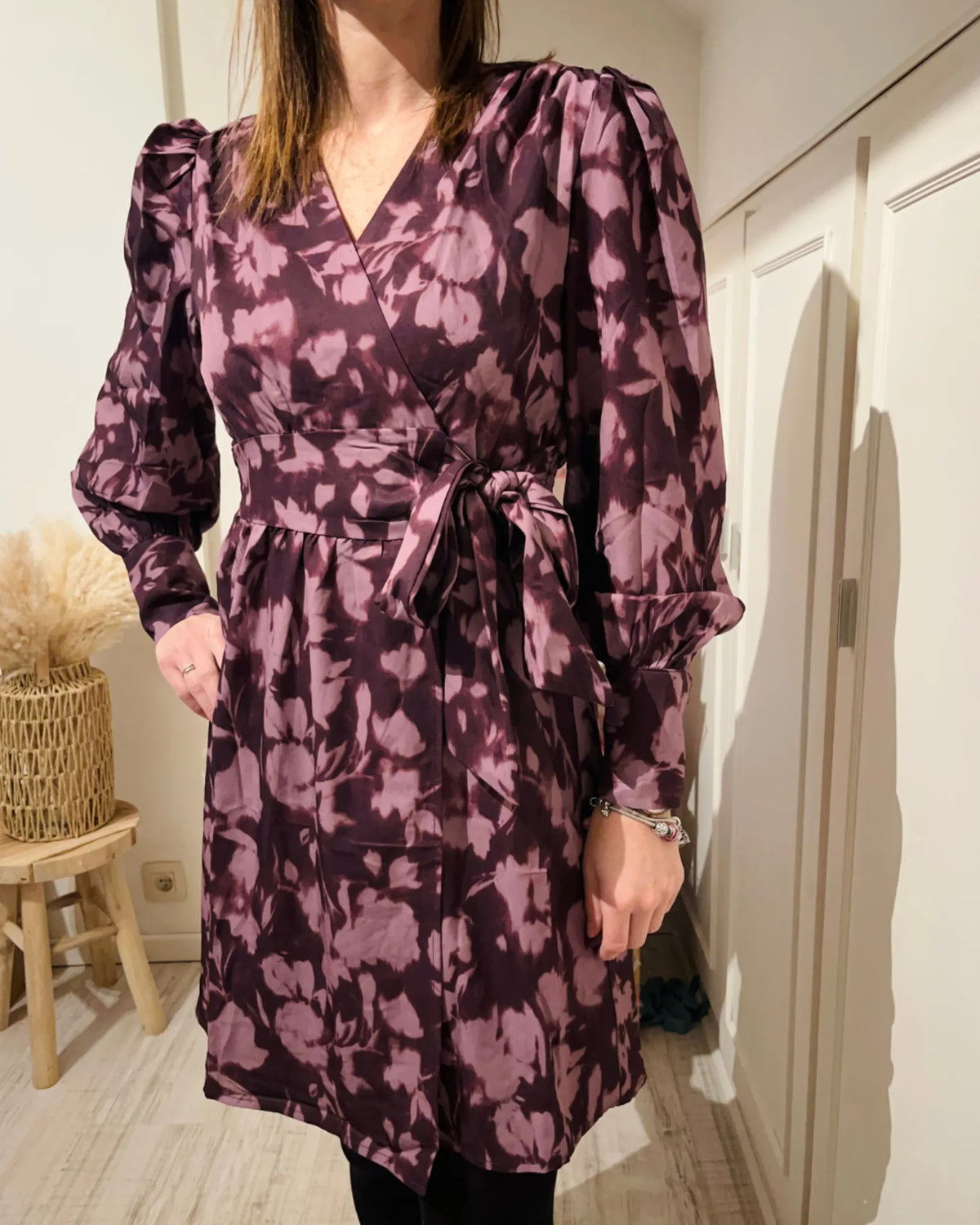 Robe portefeuille fleurie violette – Élodie
